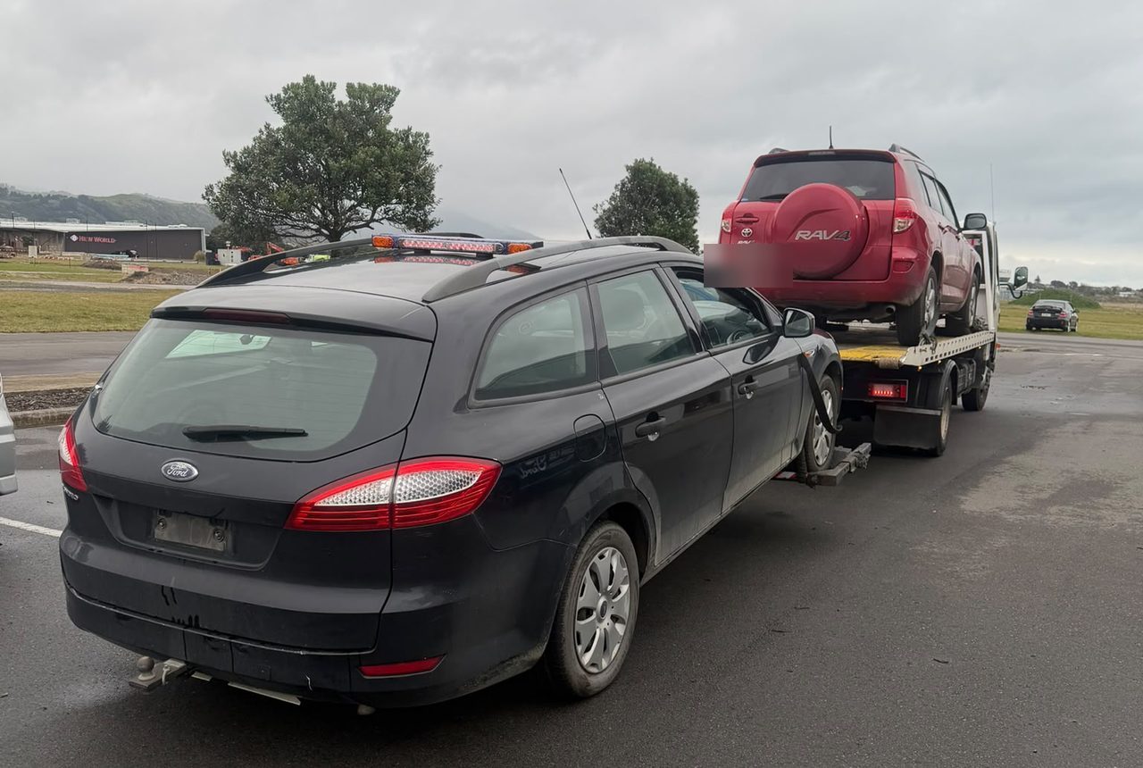 Ford Mondeo and Toyota RAV4 collected for cash in Tauranga